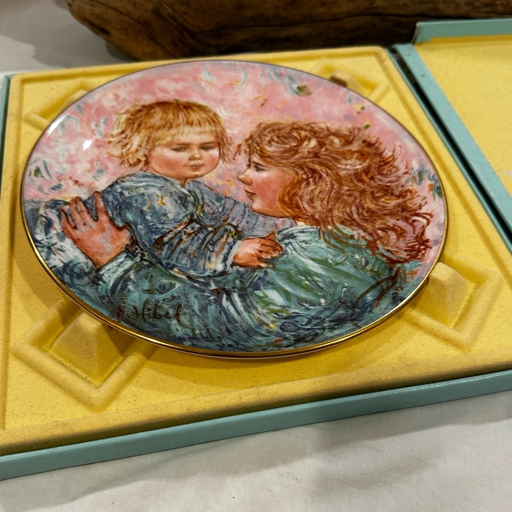 ROYAL DOULTON "KATHLEEN AND CHILD" EDNA HIBEL PLATE 1981 10911/15,000